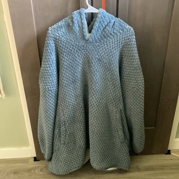 “comfy” -blanket hoodie - Picture 2 of 4